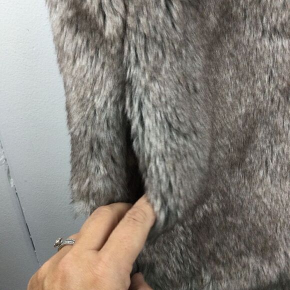 Aldo Faux Fur Brown Vest w/Side Pockets - Medium - Picture 5 of 10